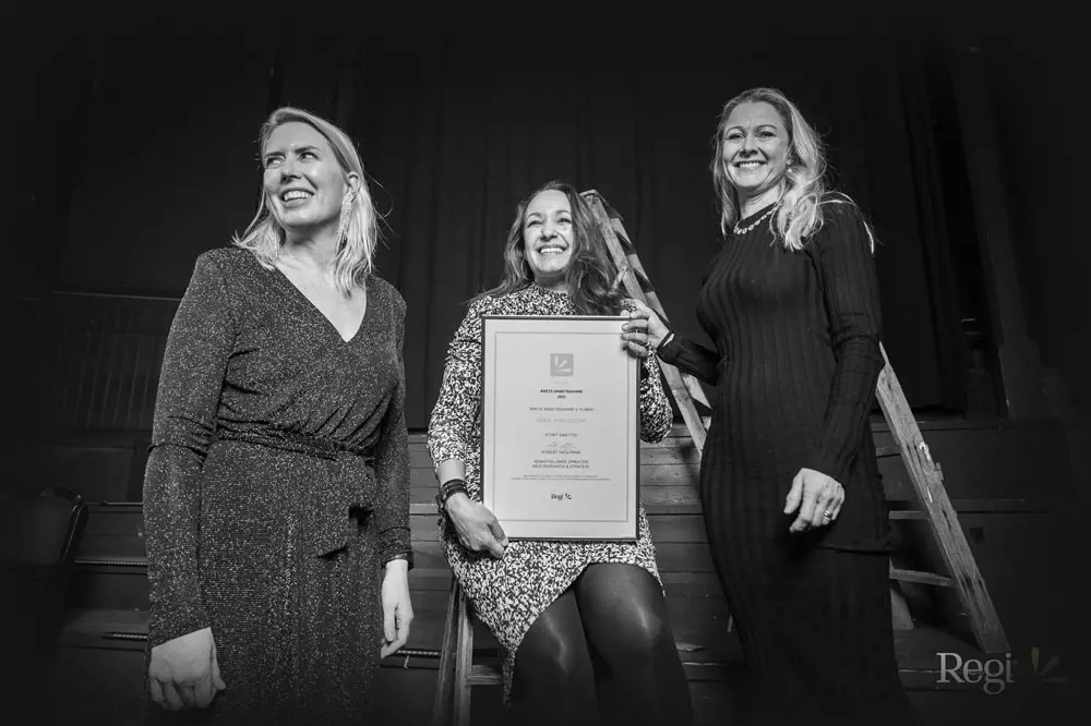 INKA Interactive tar emot utmärkelsen Årets Arbetsgivare 2023 från Regi.